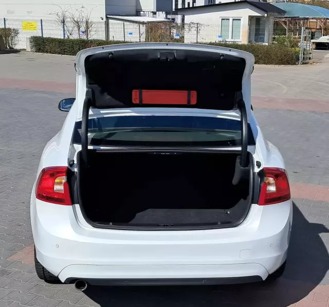 VOLVO S60 D3 Drive-E Dynamic Edition (Kinetic)