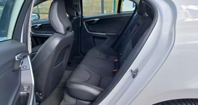 VOLVO S60 D3 Drive-E Dynamic Edition (Kinetic)