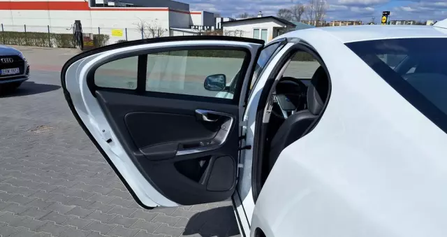 VOLVO S60 D3 Drive-E Dynamic Edition (Kinetic)