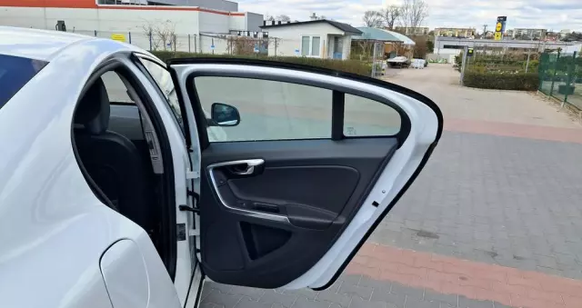 VOLVO S60 D3 Drive-E Dynamic Edition (Kinetic)