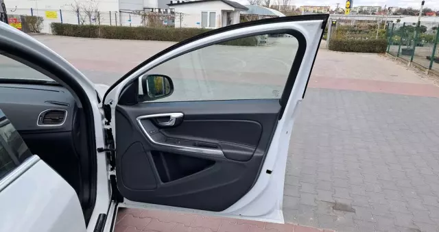 VOLVO S60 D3 Drive-E Dynamic Edition (Kinetic)