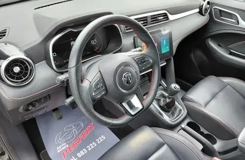 MG ZS 