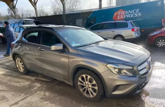 MERCEDES-BENZ GLA 