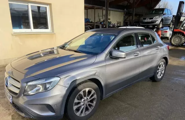MERCEDES-BENZ GLA 