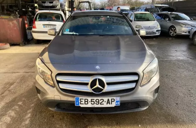 MERCEDES-BENZ GLA 