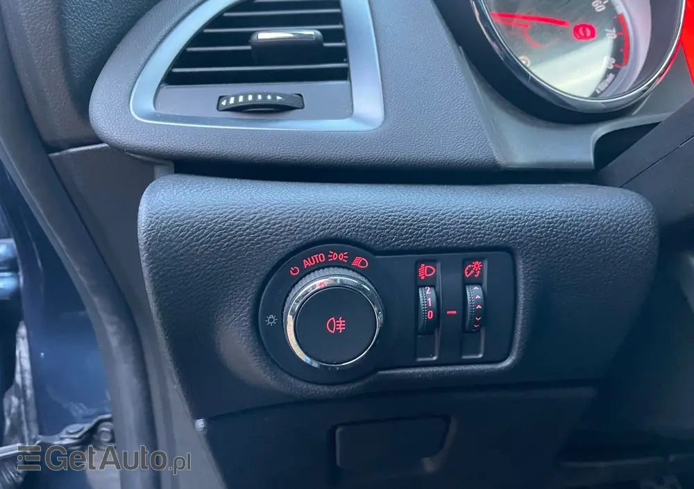OPEL Astra 1.4 Turbo Edition