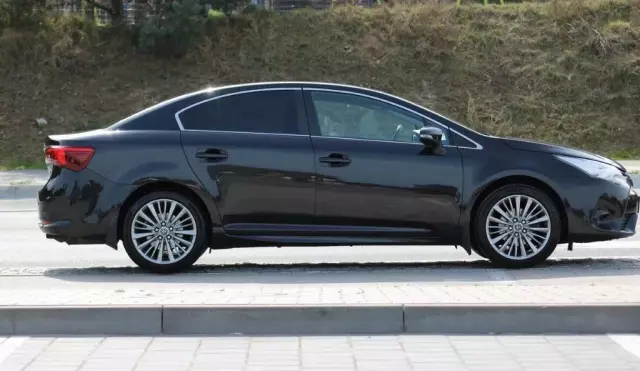 TOYOTA Avensis 
