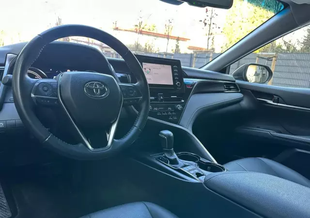 TOYOTA Camry 