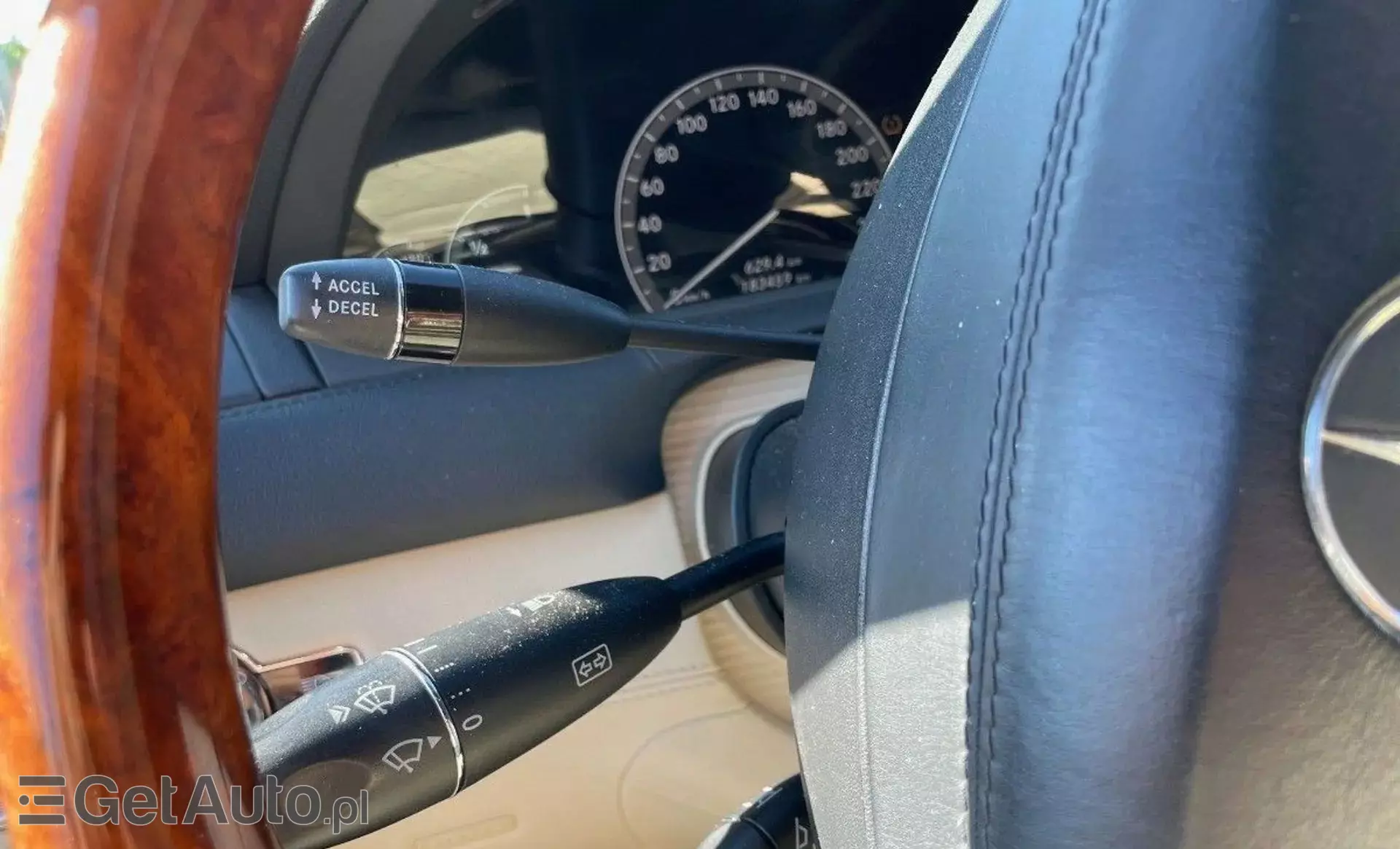 MERCEDES-BENZ CL CL 550 V8 (382 KM) 4MATIC 7G-TRONIC