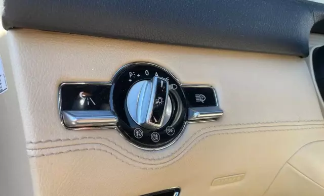 MERCEDES-BENZ CL CL 550 V8 (382 KM) 4MATIC 7G-TRONIC