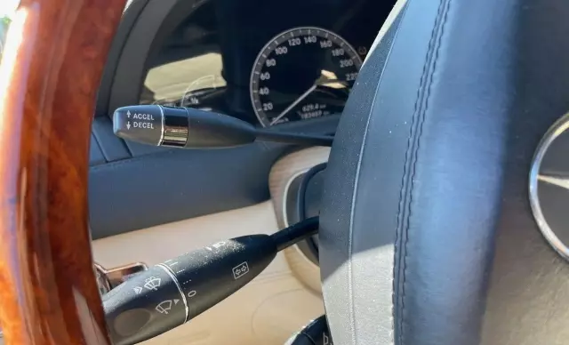 MERCEDES-BENZ CL CL 550 V8 (382 KM) 4MATIC 7G-TRONIC