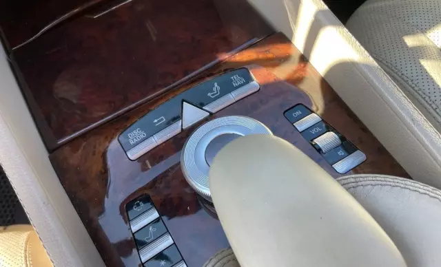 MERCEDES-BENZ CL CL 550 V8 (382 KM) 4MATIC 7G-TRONIC