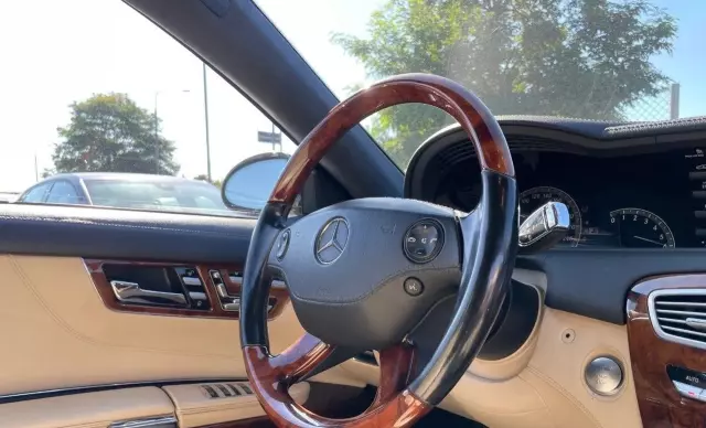 MERCEDES-BENZ CL CL 550 V8 (382 KM) 4MATIC 7G-TRONIC