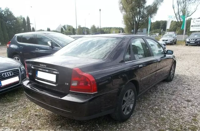 VOLVO S80 