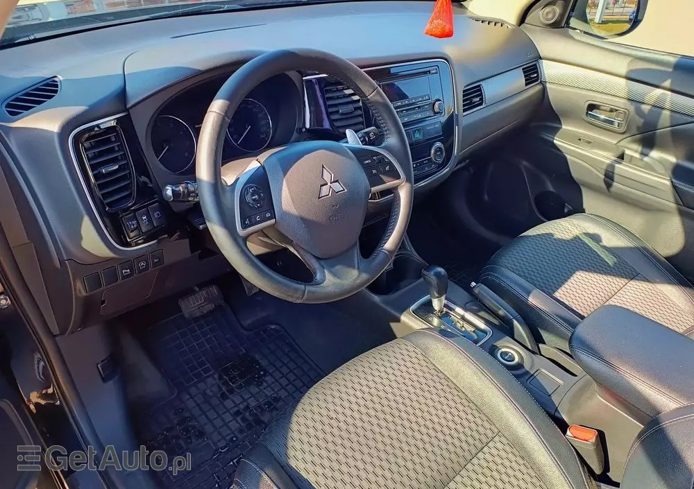 MITSUBISHI Outlander 2.0 Intense 4WD CVT