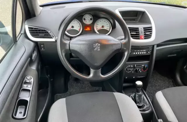 PEUGEOT 207 