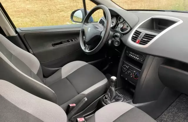 PEUGEOT 207 