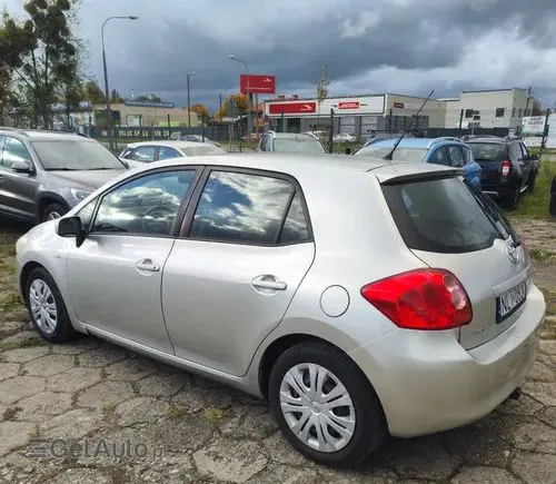 TOYOTA Auris 