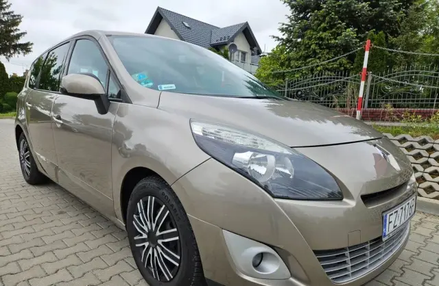 RENAULT Grand Scenic 