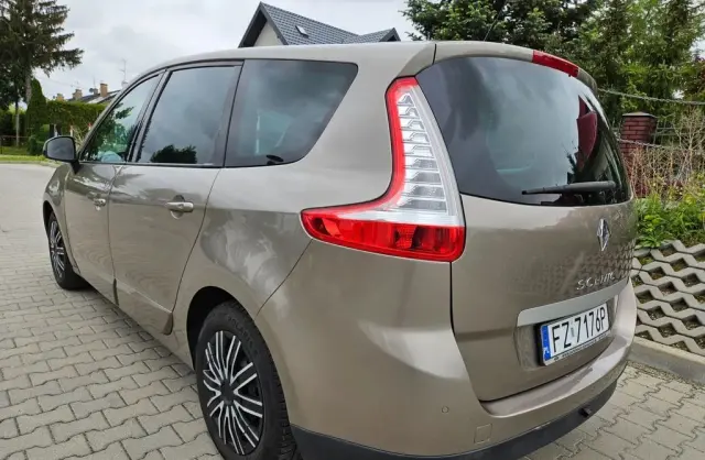 RENAULT Grand Scenic 