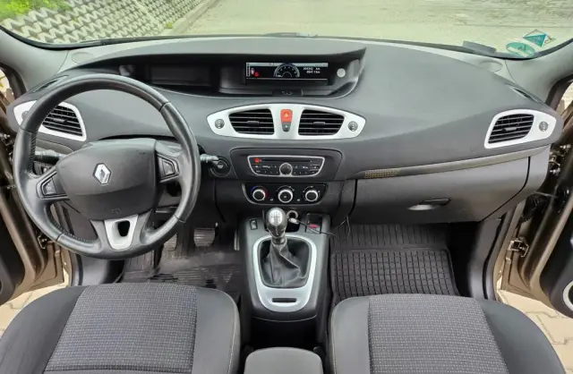 RENAULT Grand Scenic 
