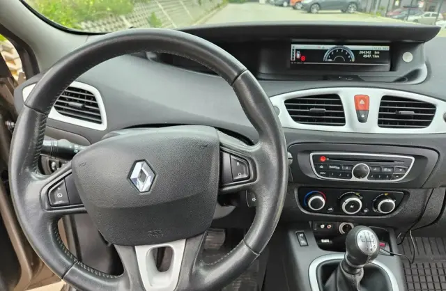 RENAULT Grand Scenic 