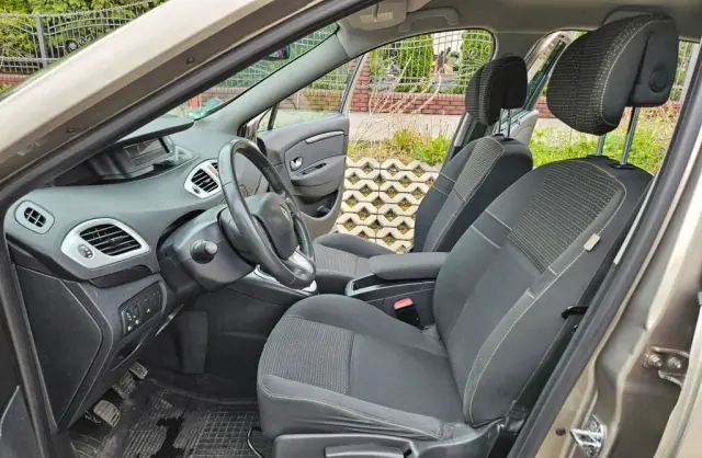 RENAULT Grand Scenic 