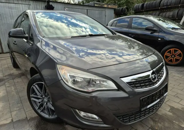 OPEL Astra 1.4 Turbo 150 Jahre