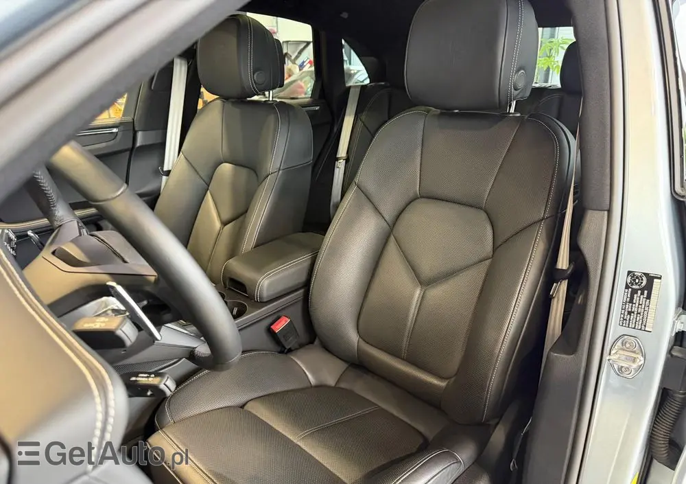 PORSCHE Macan PDK