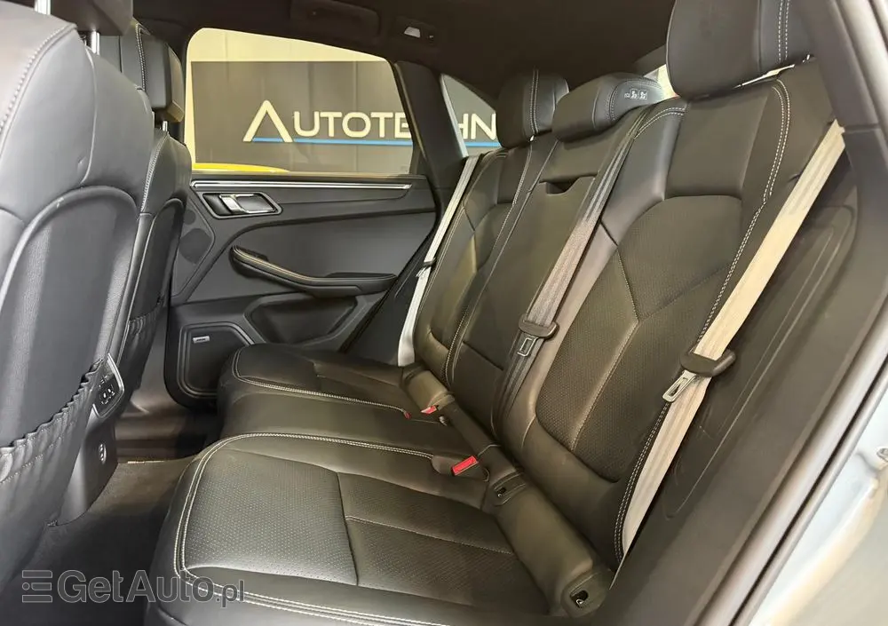PORSCHE Macan PDK