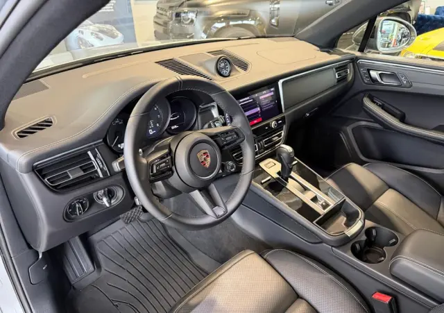 PORSCHE Macan PDK