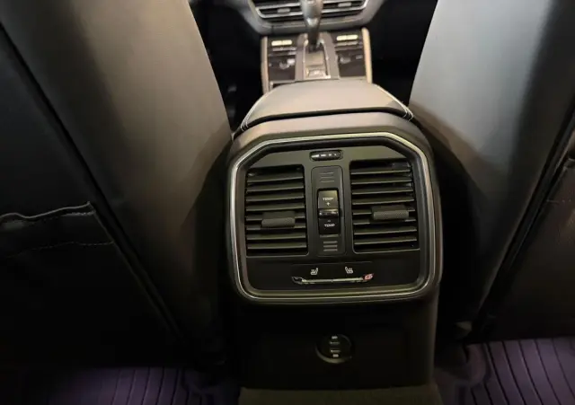 PORSCHE Macan PDK