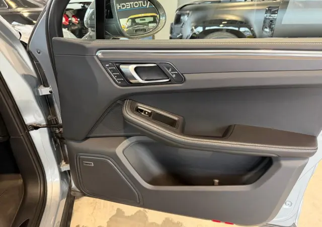 PORSCHE Macan PDK