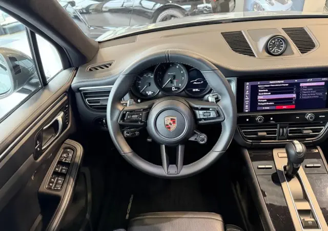PORSCHE Macan PDK