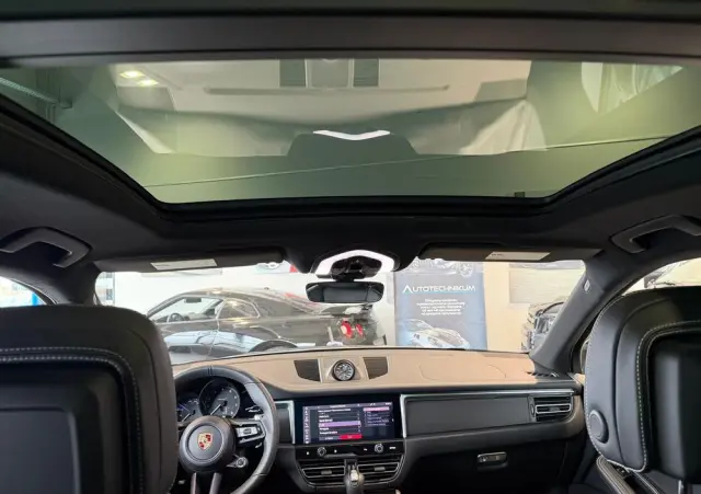 PORSCHE Macan PDK