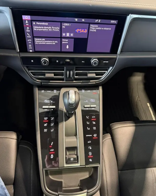 PORSCHE Macan PDK