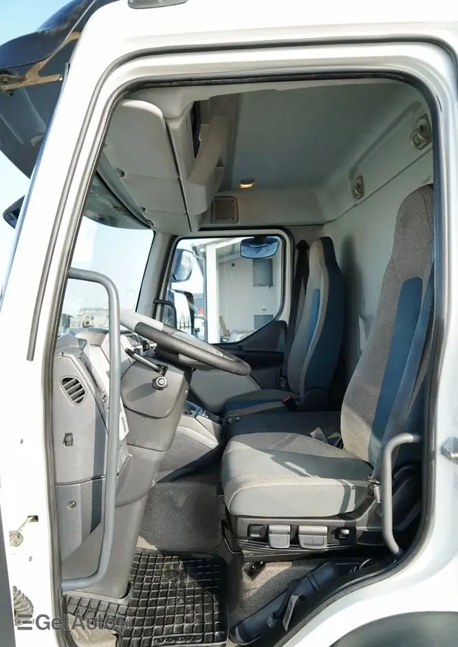 VOLVO FL 280 / 4X2 / SKRZYNIOWY 7,3 M / HDS  HYVA / PILOT / WIDŁY DO PALET  / ROTATOR / EURO 6 