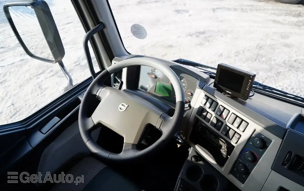 VOLVO FL 280 / 4X2 / SKRZYNIOWY 7,3 M / HDS  HYVA / PILOT / WIDŁY DO PALET  / ROTATOR / EURO 6 