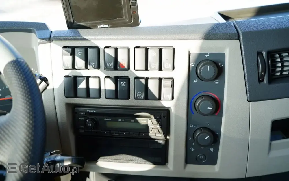 VOLVO FL 280 / 4X2 / SKRZYNIOWY 7,3 M / HDS  HYVA / PILOT / WIDŁY DO PALET  / ROTATOR / EURO 6 