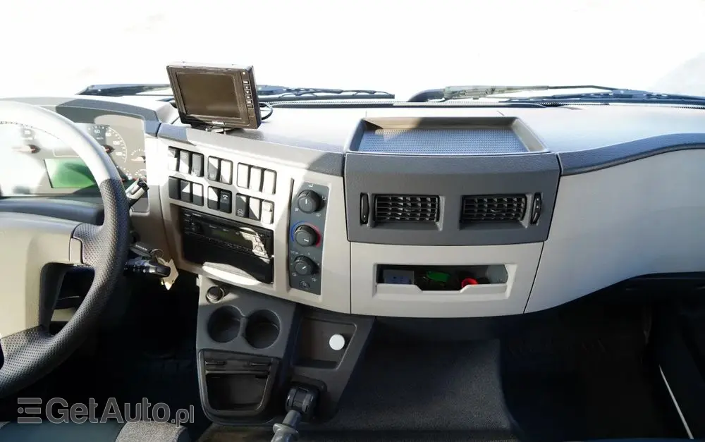 VOLVO FL 280 / 4X2 / SKRZYNIOWY 7,3 M / HDS  HYVA / PILOT / WIDŁY DO PALET  / ROTATOR / EURO 6 