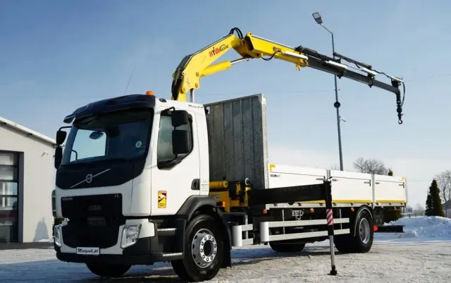 VOLVO FL 280 / 4X2 / SKRZYNIOWY 7,3 M / HDS  HYVA / PILOT / WIDŁY DO PALET  / ROTATOR / EURO 6 