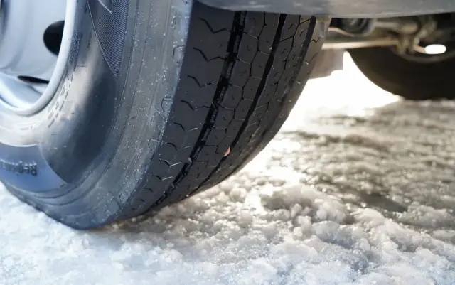 VOLVO FL 280 / 4X2 / SKRZYNIOWY 7,3 M / HDS  HYVA / PILOT / WIDŁY DO PALET  / ROTATOR / EURO 6 