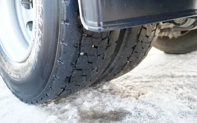 VOLVO FL 280 / 4X2 / SKRZYNIOWY 7,3 M / HDS  HYVA / PILOT / WIDŁY DO PALET  / ROTATOR / EURO 6 