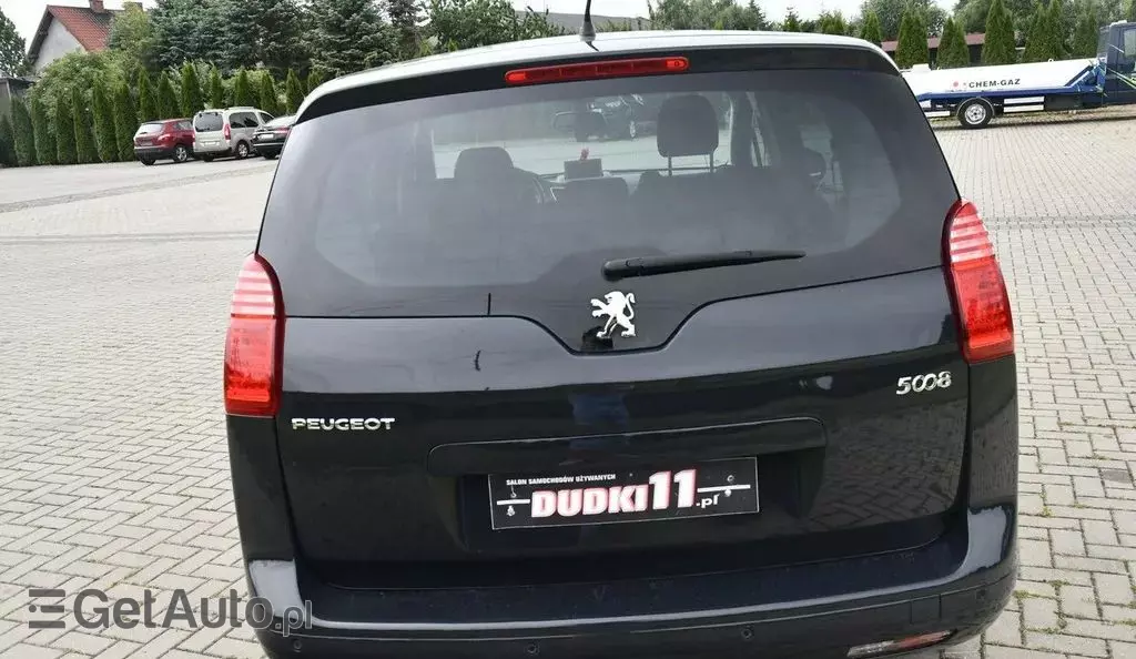 PEUGEOT 5008 