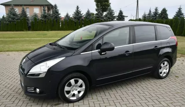 PEUGEOT 5008 