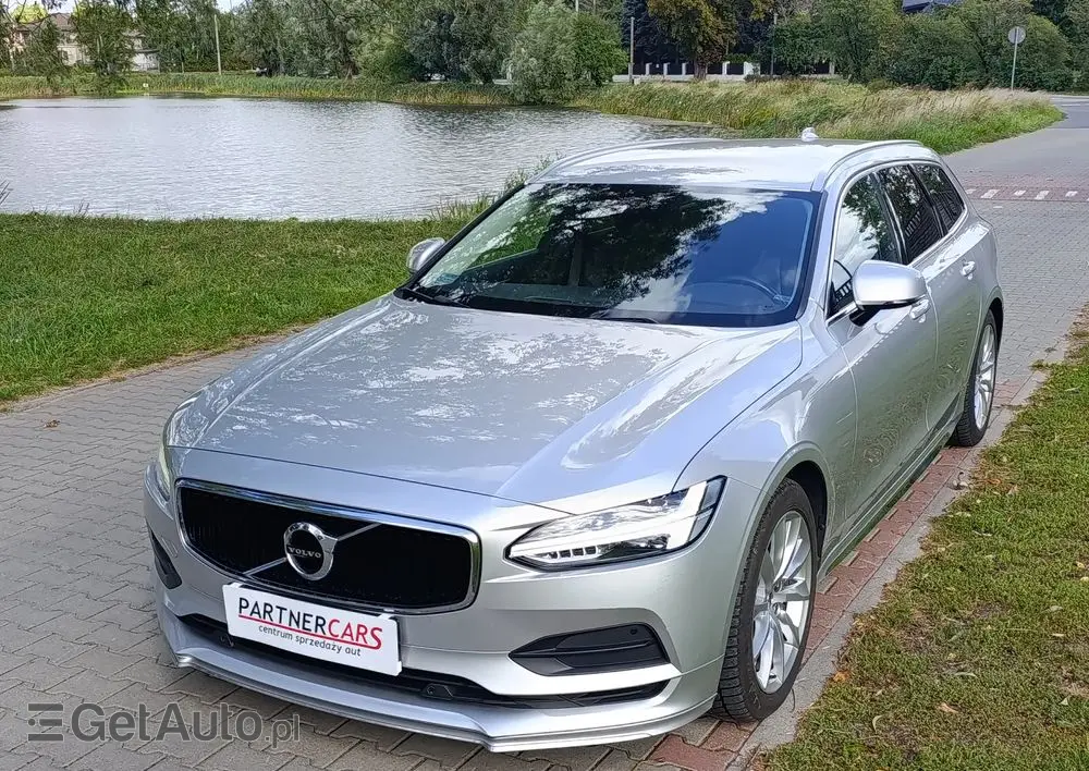 VOLVO V90 D4 Momentum