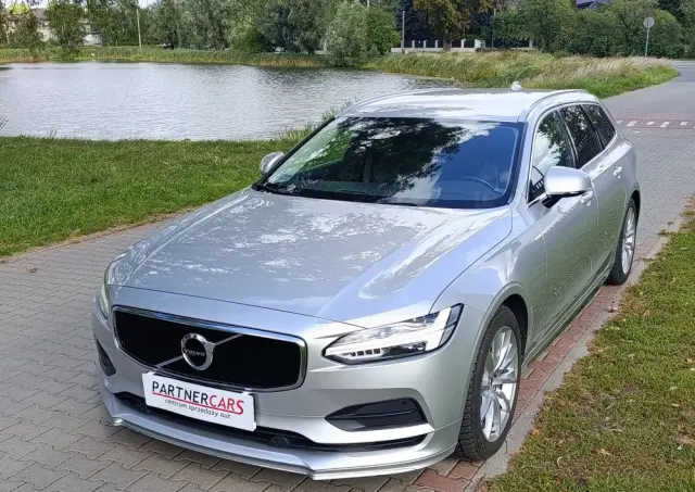 VOLVO V90 D4 Momentum