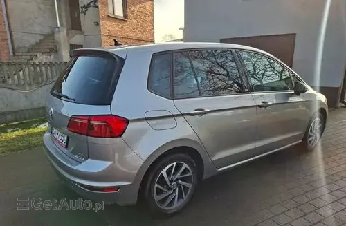VOLKSWAGEN Golf Sportsvan 
