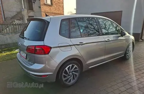 VOLKSWAGEN Golf Sportsvan 