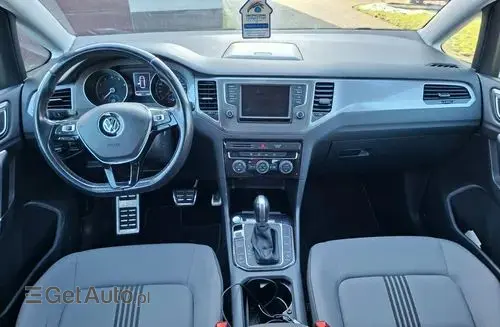 VOLKSWAGEN Golf Sportsvan 